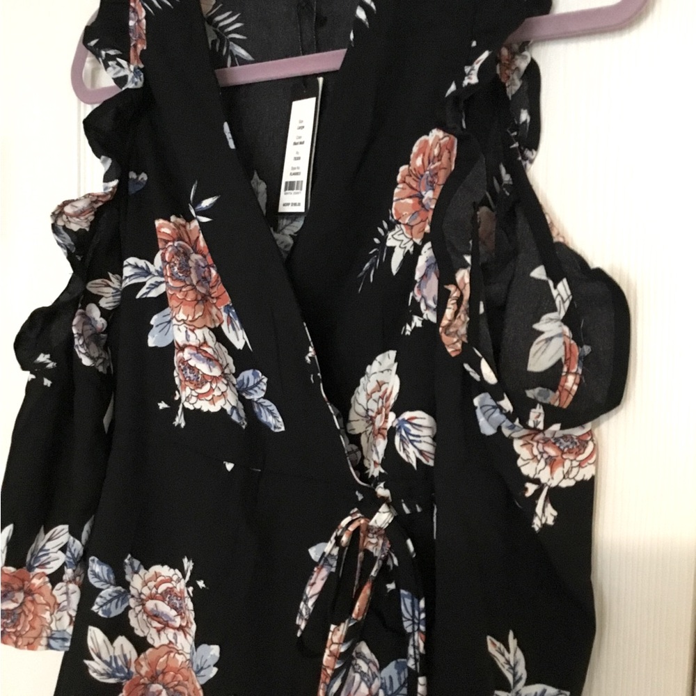 NWT Romeo & Juliet Black Cold Shoulder Gorgeous Black Floral Wrap Dress